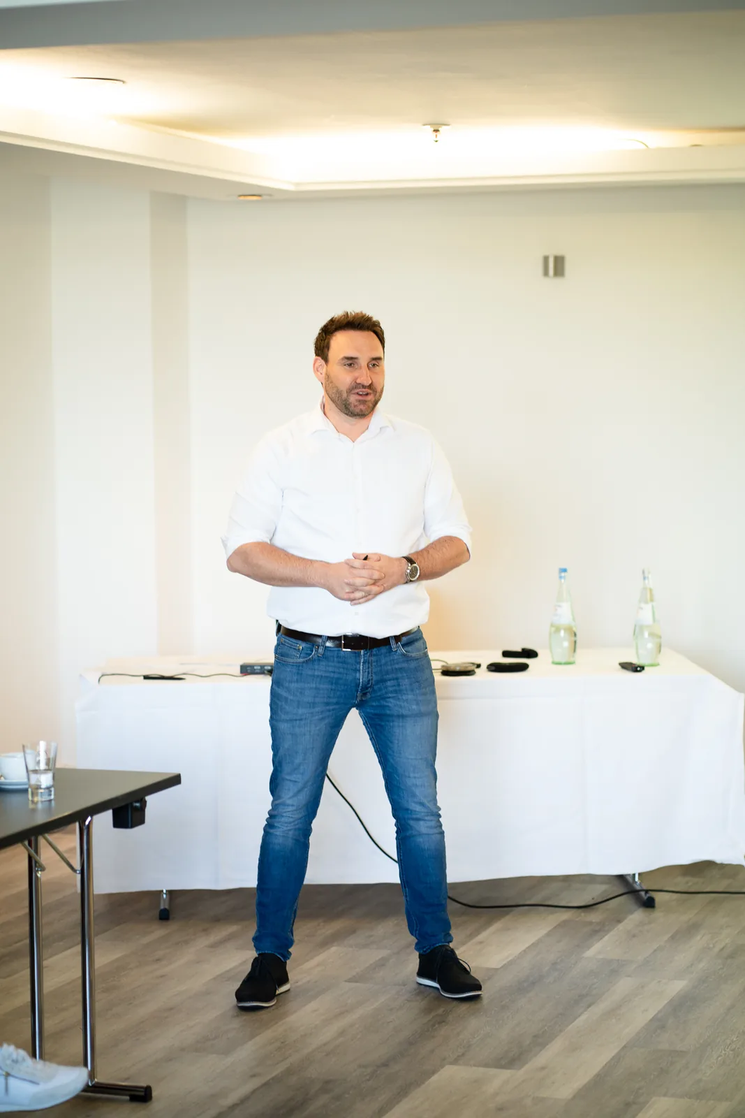 Stefan Kübler spricht vor Unternehmerinnen und Unternehmern auf einer Folgeo-Veranstaltung zur Unternehmensnachfolge.